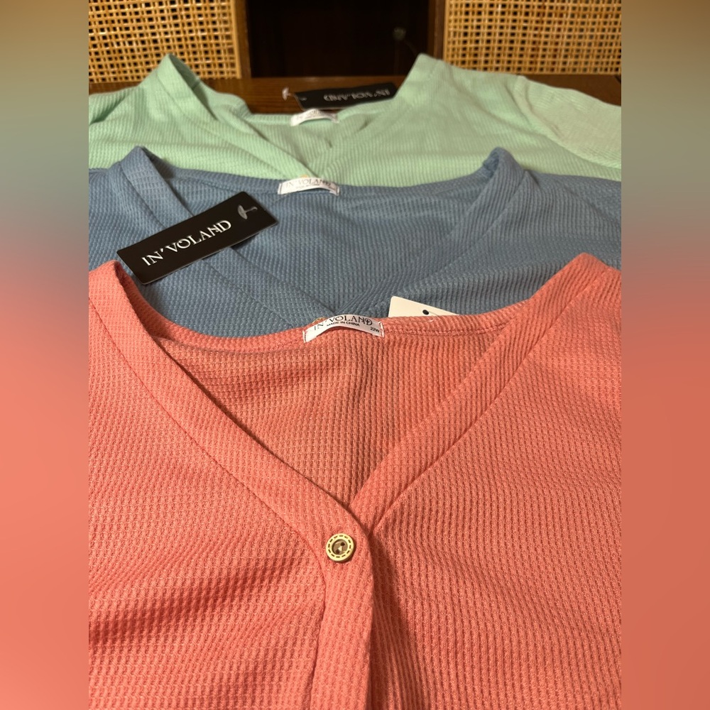 WOMENS INVOLAND SHORT SLEEVE WAFFLE KNIT TIE FRONT TOP. BUNDLE OF 3. NWT. 22W.